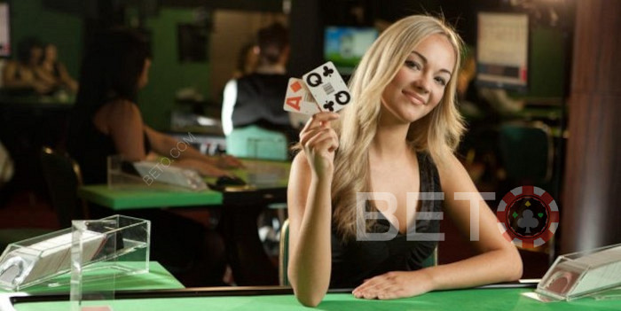Класичне игре против друштвених игара. Званична правила у казино карташким играма које се играју на мрежи.