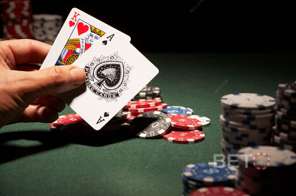 Све што треба да знате о онлајн покеру у {YEAR}